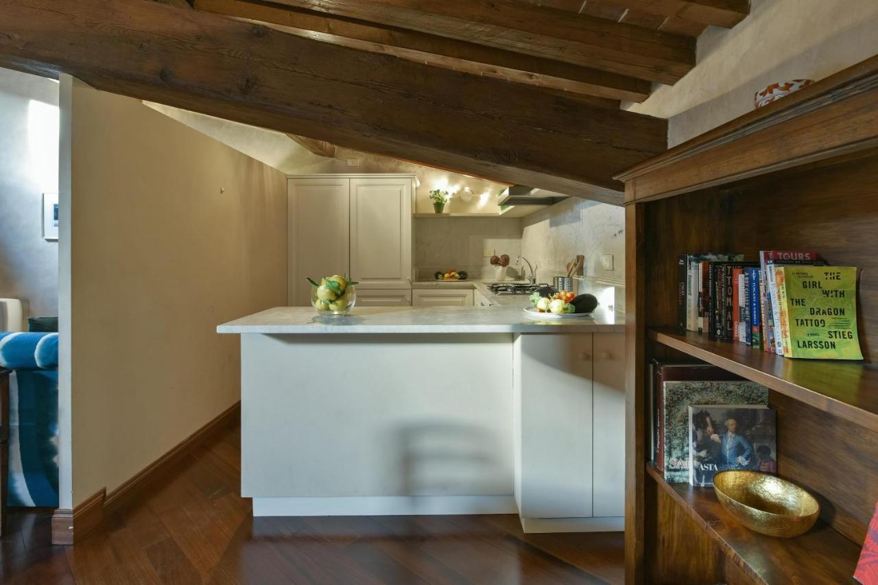 Apartamento Tiepolo Romantic Penthouse In The Oltrarno *